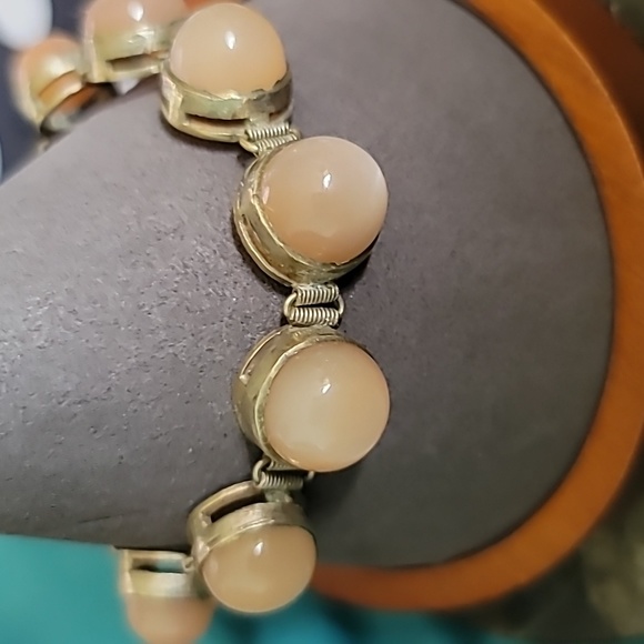 Vintage Peach Moonstone Bracelet - Picture 2 of 5
